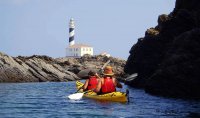 Las mejores rutas para hacer en kayak en Menorca