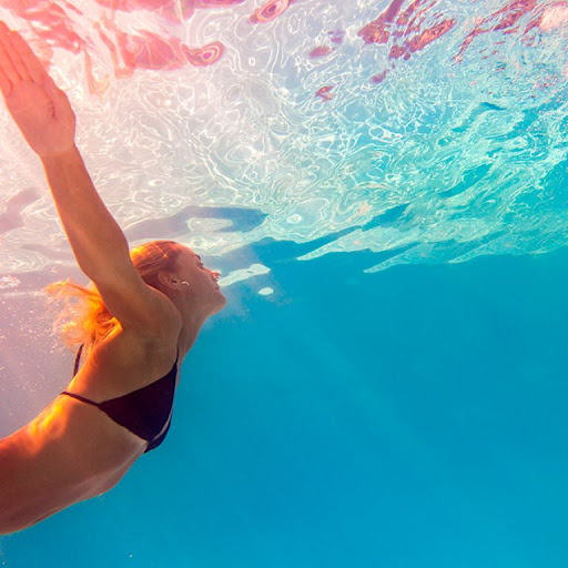 Beneficios de practicar deportes acuáticos 
