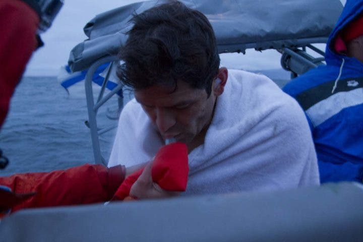¿Cómo evitar una hipotermia en el agua?